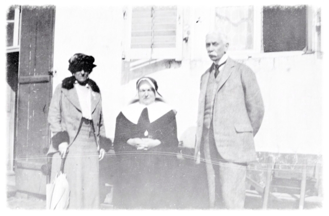 Edith Wharton en Walter Berry bij kloosterzuster aan het front